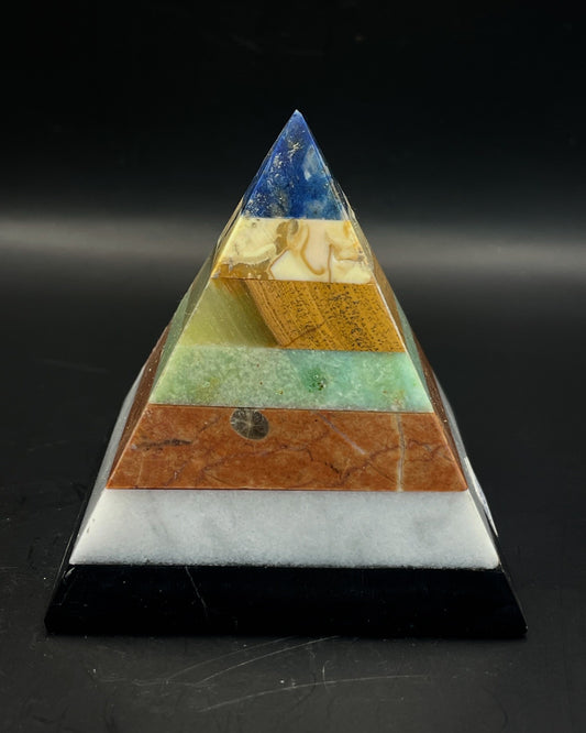 Pirámide de Minerales Naturales Multicapas