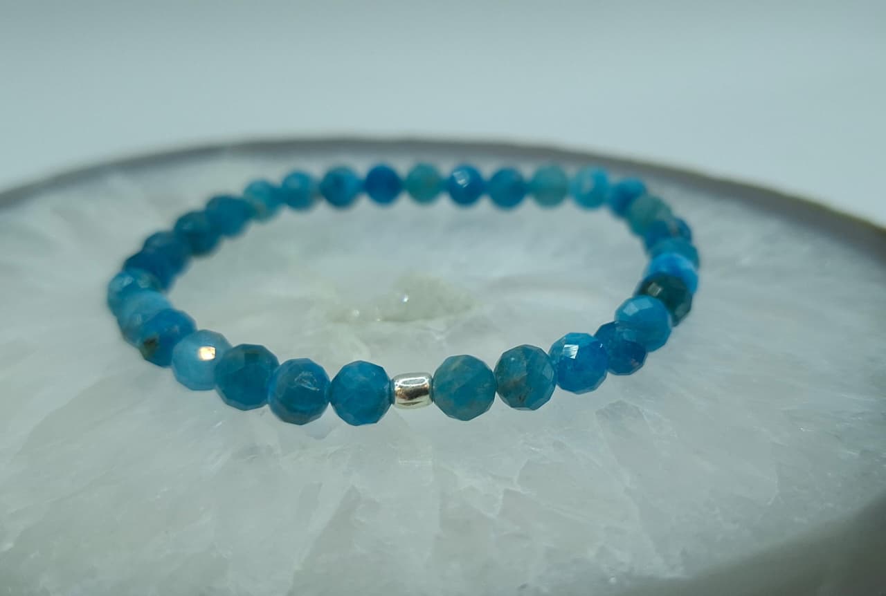 Pulsera facetada de Apatito azul 6mm
