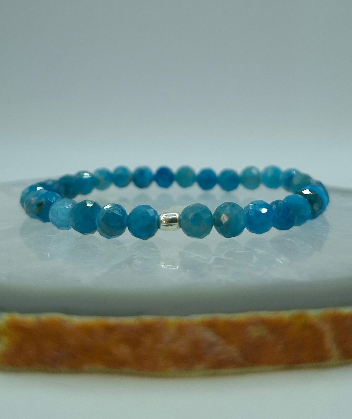 Pulsera facetada de Apatito azul 6mm