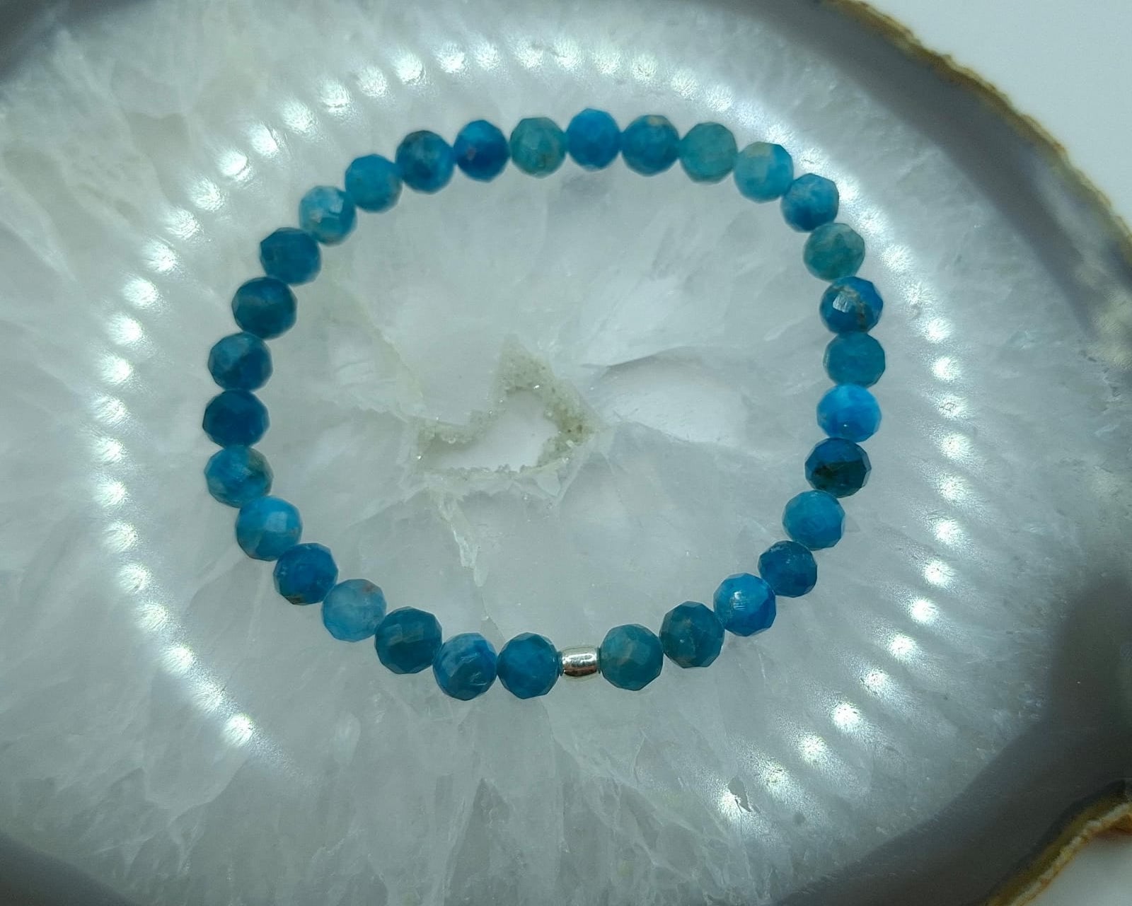 Pulsera facetada de Apatito azul 6mm